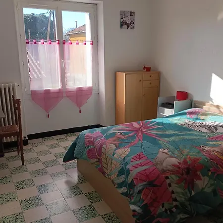 Ambroix Cevennes Gard Ardeche Pavillon 6 Personnes, Commerces A Pieds
