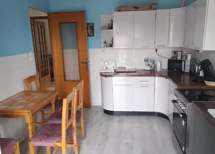 Ambroix Cevennes Gard Ardeche Pavillon 6 Personnes, Commerces A Pieds *